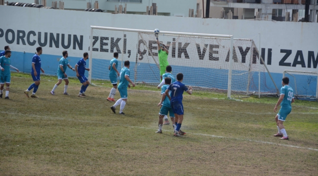 Aliağa Helvacı Spor, Koyundere Gençlik Spor'u 4-0 Mağlup Ederek Liderliğini Sürdürdü