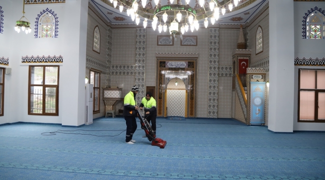 Dikili Belediyesi'nden Ramazan Ayı Öncesi Cami Temizliği