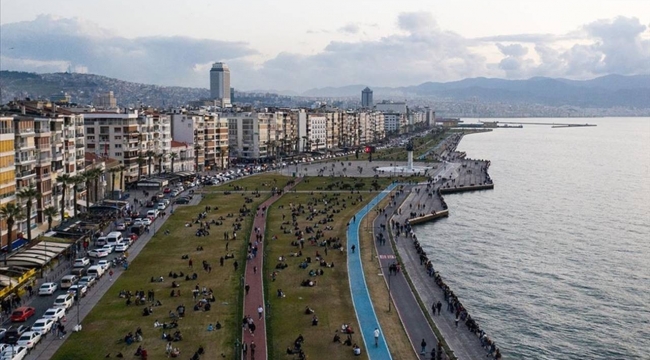 İzmir'de Nüfus Artış Hızı Yavaşladı