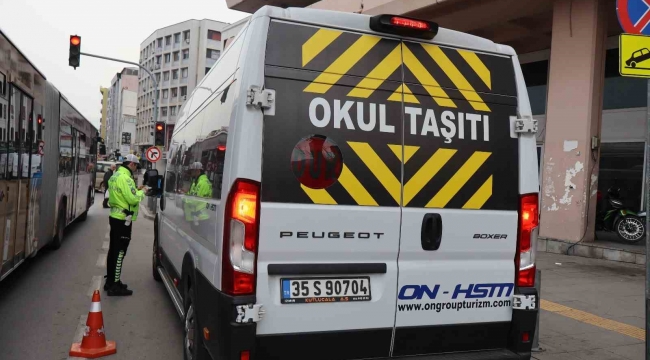 İzmir'de okul servislerine sıkı denetim: 38'i trafikten men edildi