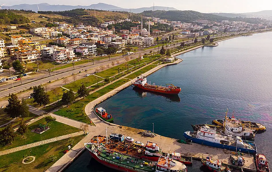 İzmir'in meşhur liman kenti: Aliağa'