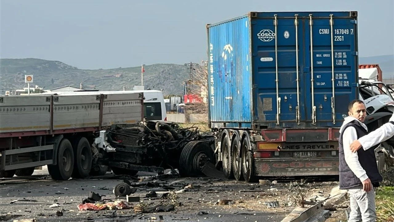 Menemen 'de Karşı şeride geçen tır üç araca çarptı: 1 ölü, 1 yaralı