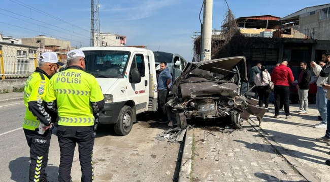 İzmir'de alkollü sürücü yol kenarındaki 6 aracı ezip geçti