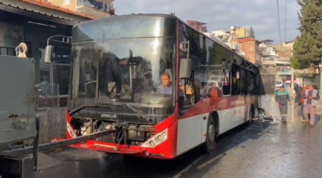 İzmir'de belediye otobüsü alevlere teslim oldu