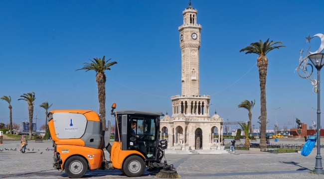 İzmir'de kadın emeği kenti güzelleştiriyor